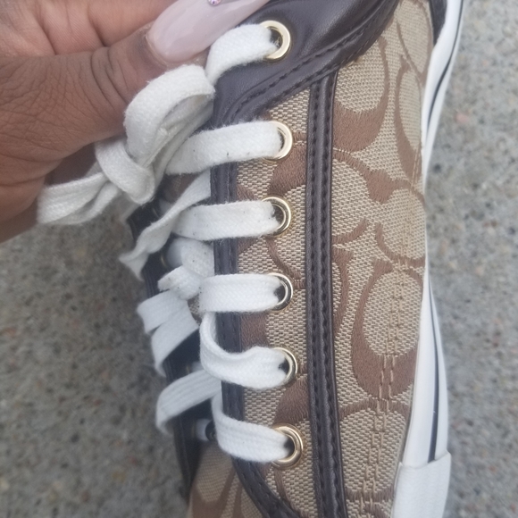 ***SOLD*** Coach Women Tennis Shoes - Picture 5 of 9